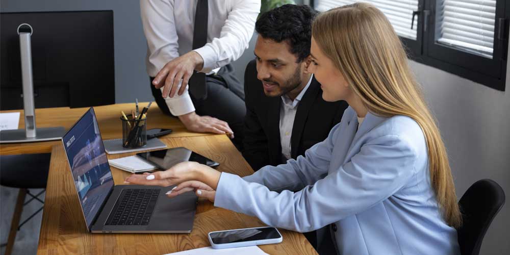 Insurance Company Modernizes Digital Workplace with Embee Software’s Managed Services 